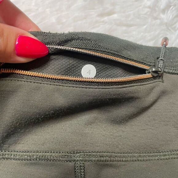 Lululemon Leggings Green Camo Crop Capri Size 4 Back Zip Pocket Ruched - Picture 8 of 8